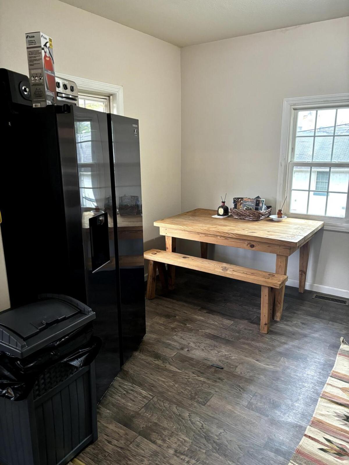 Quaint Near Local And State Parks And Minutes From Laurel Cove And Bell Theatre Pineville
